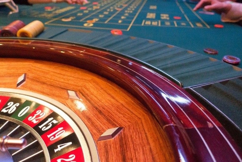 Norme sull'azzardo, ecco come il Regno Unito studia (e non proibisce) il gioco