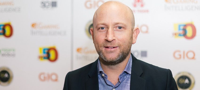 Indagine interna per 888: dimissioni lampo del CEO Itai Pazner e sospensione degli account VIP. Perdite globali stimate entro il 3% 