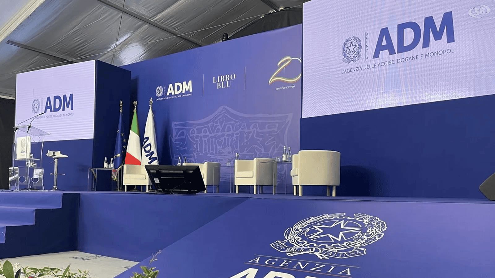 Libro Blu 2022: il gioco fisico surclassa l'online