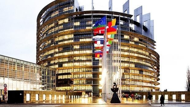 Web e protezione minori: ecco tutte le misure che si stanno mettendo in atto